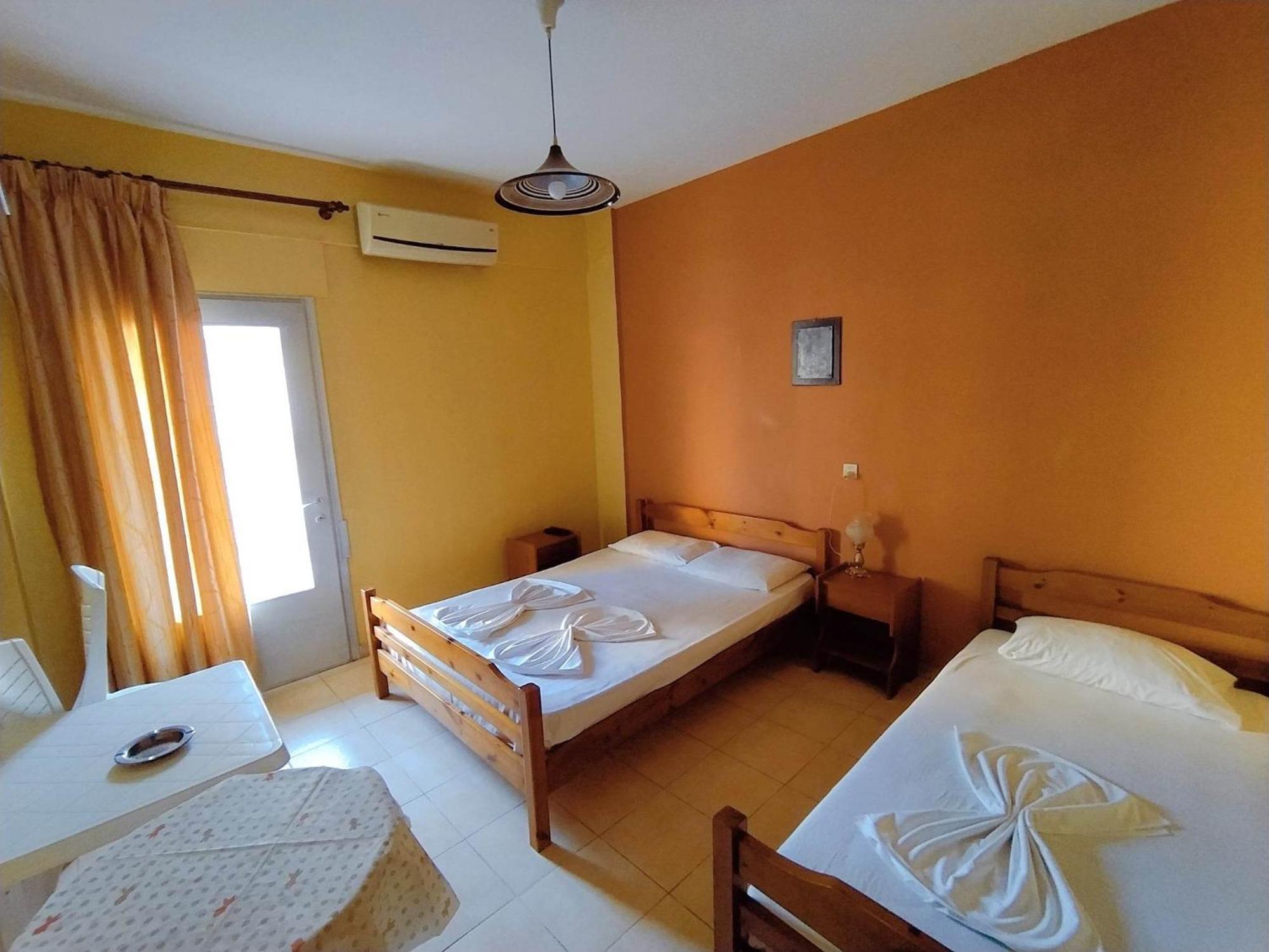 Μαρκονησ Hotell Paralía Exteriör bild